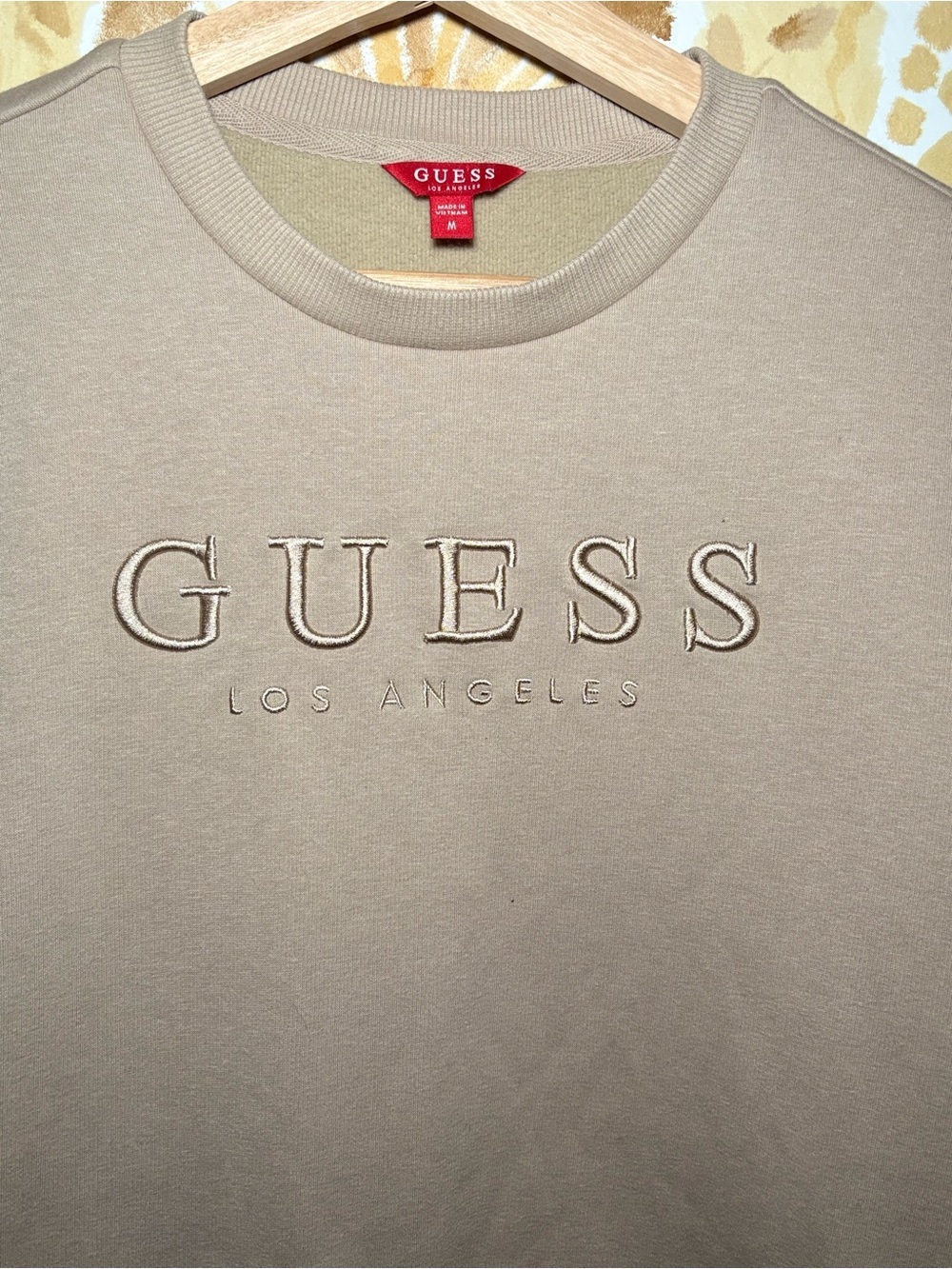 GUESS Los Angeles Cropped Sweatshirt Beige Crewneck Logo Pullover Casual - Picture 6 of 10